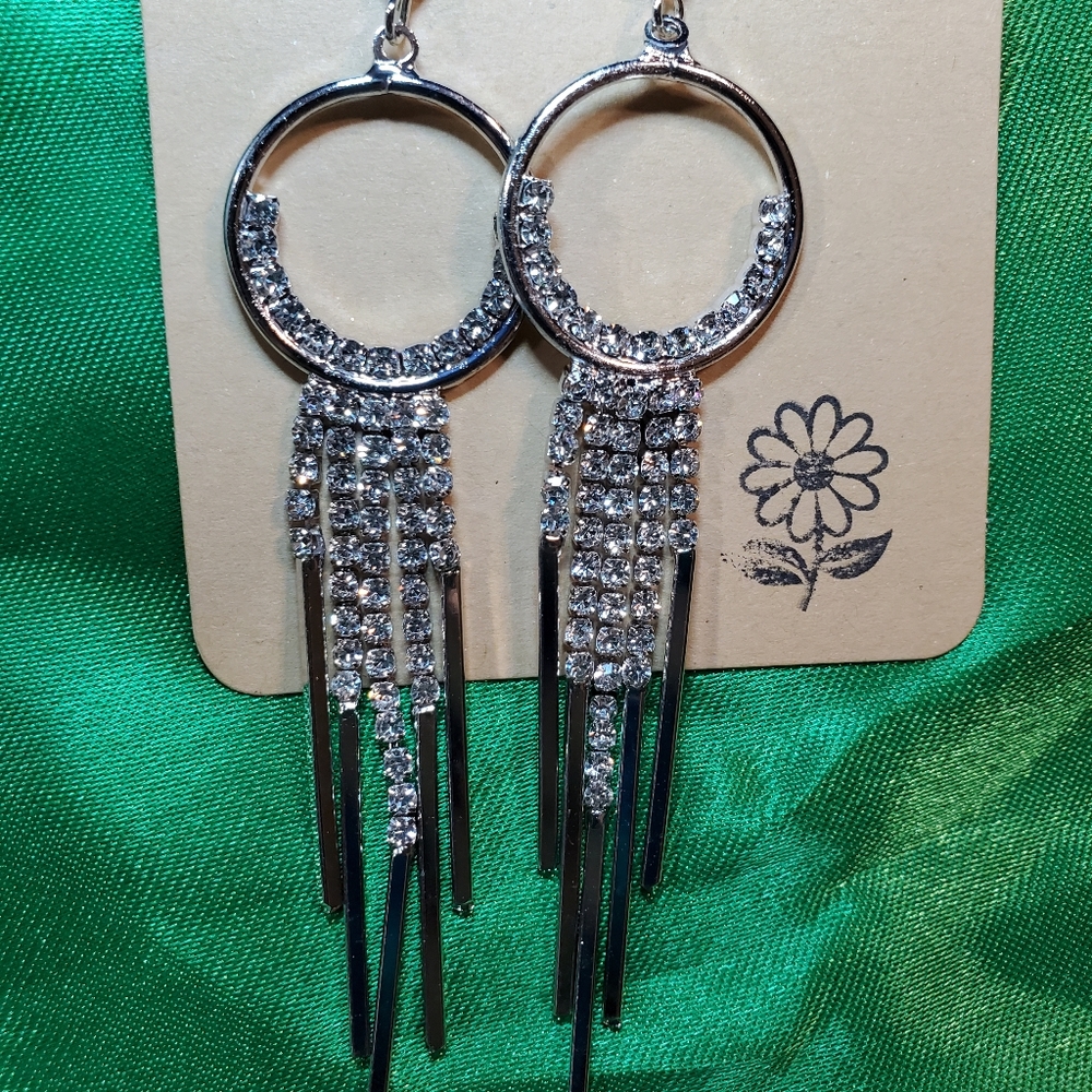 Glitz Glamour Stunning pair of earrings. They scream, yes, I have Arrived.